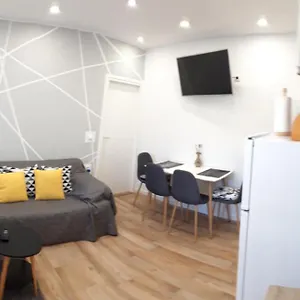 Lili In Pet Friendly, Free Parking Apartament Zadar